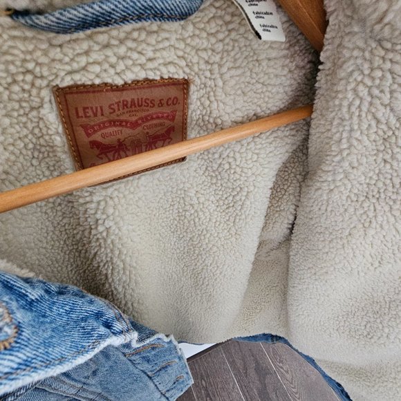 Levi's Original Sherpa Trucker Jacket - worn once! Mint condition - Picture 5 of 7